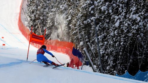 Sofia Goggia è subito velocissima a Lake Louise: miglior tempo nella prima prova di discesa