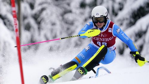 Vlhova vince il duello con Shiffrin anche nella 'night race' di Schladming, è sua la coppa di slalom