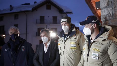 A Cortina continua a nevicare, sarà una lunga notte per salvare la combinata femminile