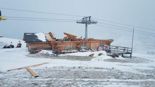 Il bar in vetta al Lauberhorn di Wengen? Distrutto da una tempesta di foehn: 