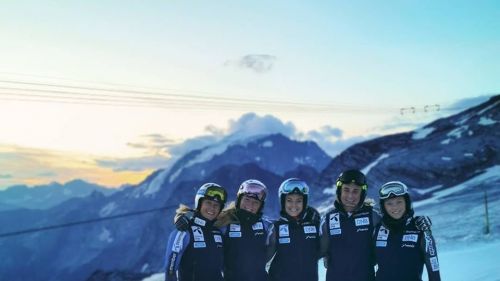 Slalomisti azzurri nella snowhall di Amneville assieme ai colleghi francesi guidati da Muffat-Jeandet