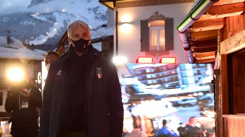 Nils van der Poel vince da favorito i 5000 metri, ottavo Davide Ghiotto