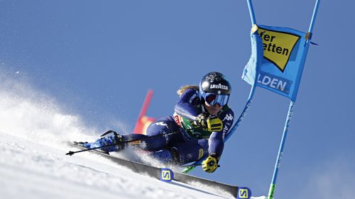 Tanti ex sciatori ai funerali di Mario Cotelli: l'addio commosso di Sondrio ad un mito della neve