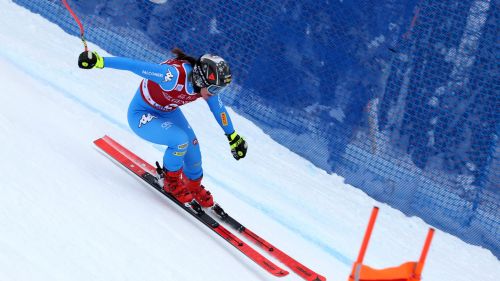 Sofia Goggia è subito velocissima a Lake Louise: miglior tempo nella prima prova di discesa