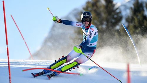 Beat Feuz è per la terza volta il Re del Lauberhorn, Paris sfata il tabù e si prende il podio