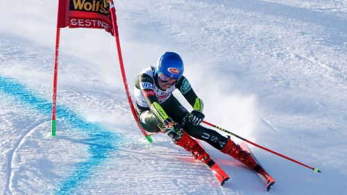 Beat Feuz è per la terza volta il Re del Lauberhorn, Paris sfata il tabù e si prende il podio