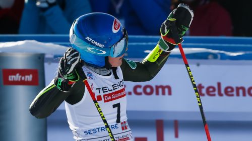 Beat Feuz è per la terza volta il Re del Lauberhorn, Paris sfata il tabù e si prende il podio