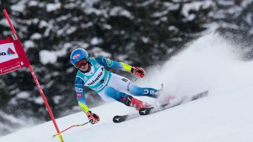 Live da Oestersund per l’Inseguimento maschile: Hofer parte davanti a tutti, ma dietro è sfida norvegese per la Coppa