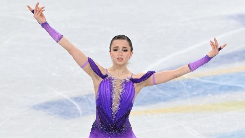 L'Italcurling batte gli Stati Uniti e spera ancora. Valieva, dopo le polemiche, in testa al programma corto