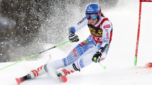 Shiffrin miglior tempo nella qualifica del gigante parallelo, avanti Bassino, Goggia e Brignone