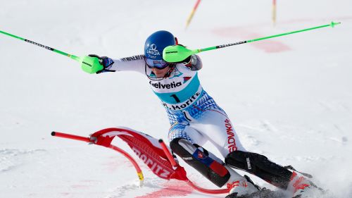 Petra Vlhova si prende lo slalom parallelo di Sankt Moritz: Brignone, sesta, sale nella overall