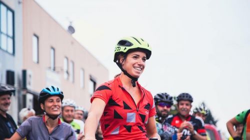 Marta Bassino tra la pedalata in MTB con i tifosi e la festa di domenica in Val Vermenagna