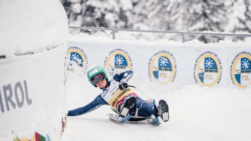 A Cortina continua a nevicare, sarà una lunga notte per salvare la combinata femminile