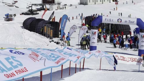 Mikaela Shiffrin in prima linea per la nazionale: raccolti 500mila dollari nell'evento per i St. Louis Blues