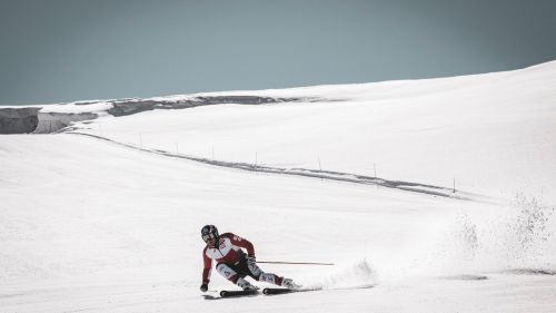 Kristoffersen torna sugli sci a Saas-Fee, dove oggi stesso è ripartita anche Marlene Schmotz