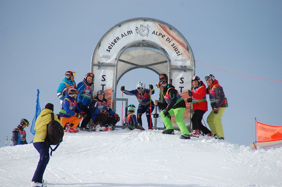Che festa all'Alpe di Siusi per Peter Fill: un 'gigantone' con tantissimi giovani protagonisti