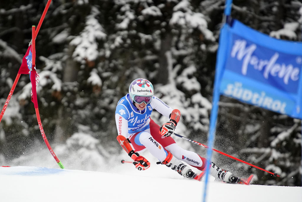 Capolavoro di Gisin nella prima manche sulla 'Erta', poi Shiffrin e Brignone. Bassino oltre il secondo di distacco