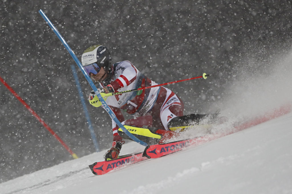 Feller comanda nella notte di Schladming, solo Foss-Solevaag è vicino. Gross il miglior azzurro