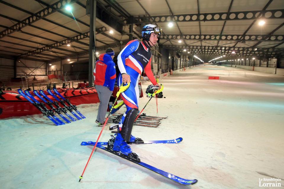 Slalomisti azzurri nella snowhall di Amneville assieme ai colleghi francesi guidati da Muffat-Jeandet