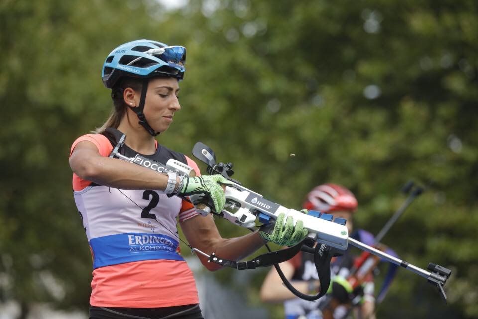 Lisa Vittozzi è una macchina a Wiesbaden: sappadina in trionfo al City Biathlon, anche Wierer sale sul podio