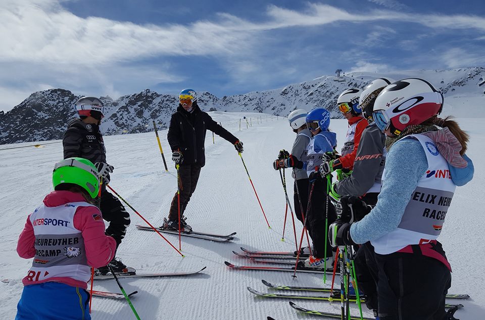 Bambini sugli sci a Solden: il maestro d'eccezione è Felix Neureuther con il suo race camp