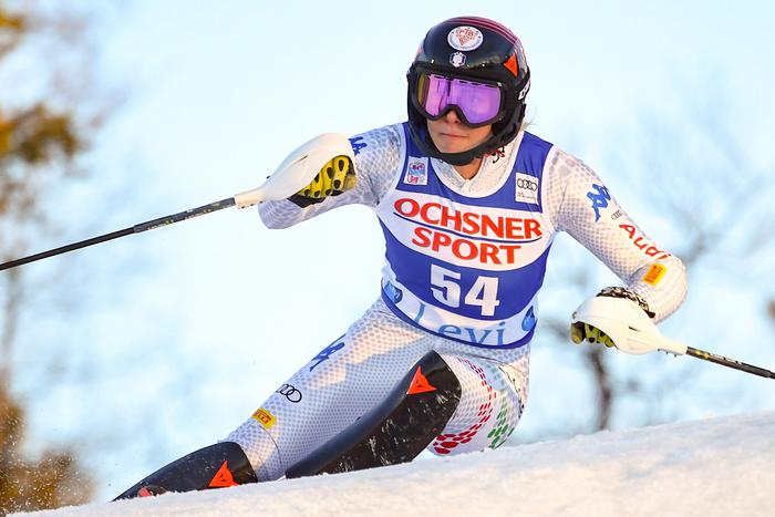 Bassino e De Aliprandini si allenano a Pampeago, Roberta Midali... vince gli slalom FIS