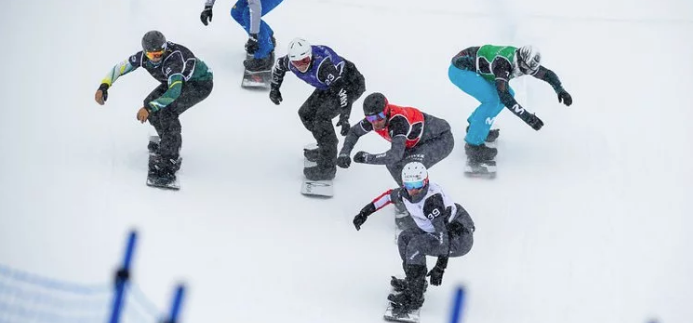 Gli azzurri della tavola salgono allo Stelvio: sul ghiacciaio la squadra di parallelo e di snowboardcross