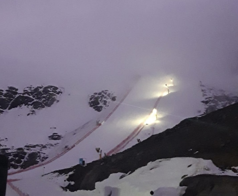 Nebbia a Soelden e niente sciata in pista per le atlete, ma c'è fiducia per sabato su un Rettenbach tostissimo