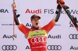 Un podio di fenomeni, ma vince ancora Odermatt (con un'altra coppa): 