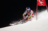 L'urlo di Pinturault nella notte di Lech: seconda vittoria in parallelo, battuto in finale Kristoffersen