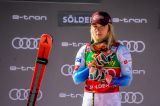 Piccolo allarme in casa Shiffrin: di nuovo mal di schiena, stop agli allenamenti. 