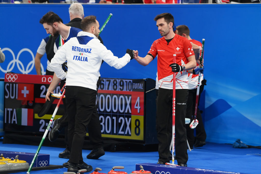 Gli azzurri del curling vedono i playoff: vittorie cruciali su Svizzera e Repubblica Ceca