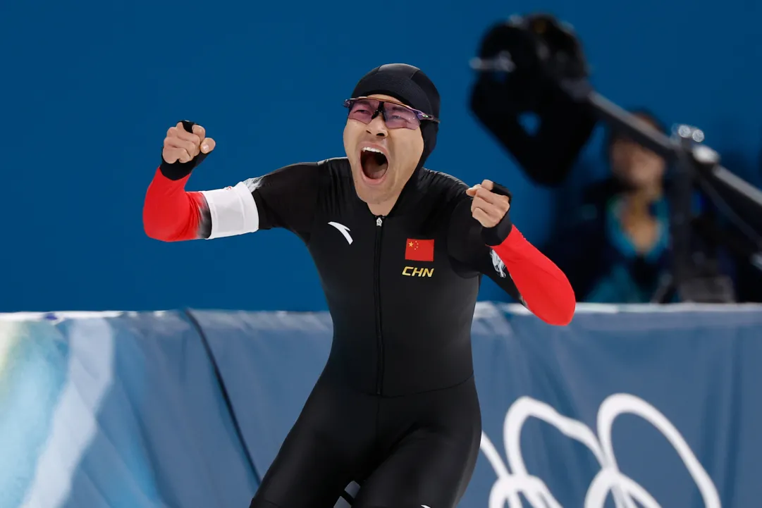 Stolz fallisce l'appuntamento con la storia, è Argento nei 1500 metri. Vince il cinese Ning, Di Stefano ottimo quinto