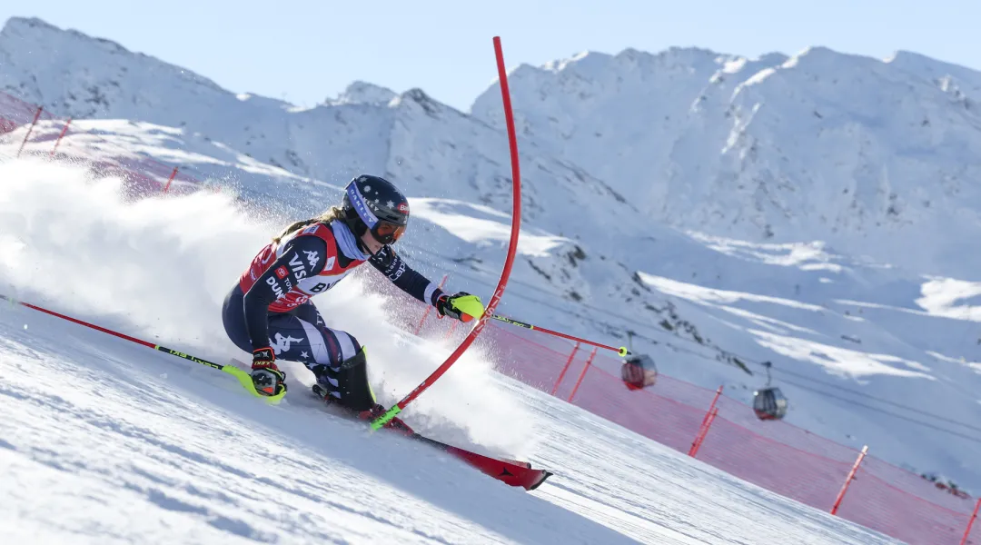 Rast e Holdener ci sono, ma Shiffrin comanda con quasi mezzo secondo sulle stelle svizzere a Gurgl