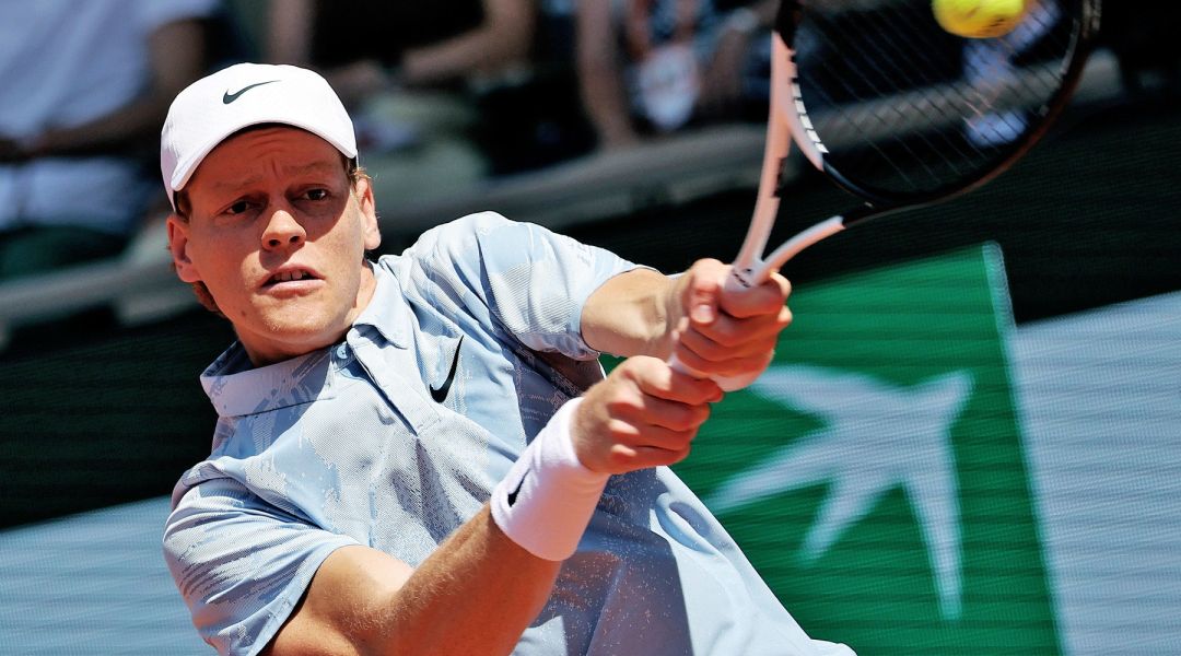 Il numero 1 al mondo si deve fermare: è ufficiale la rinuncia di Jannik Sinner agli US Open. "Decisione sofferta"