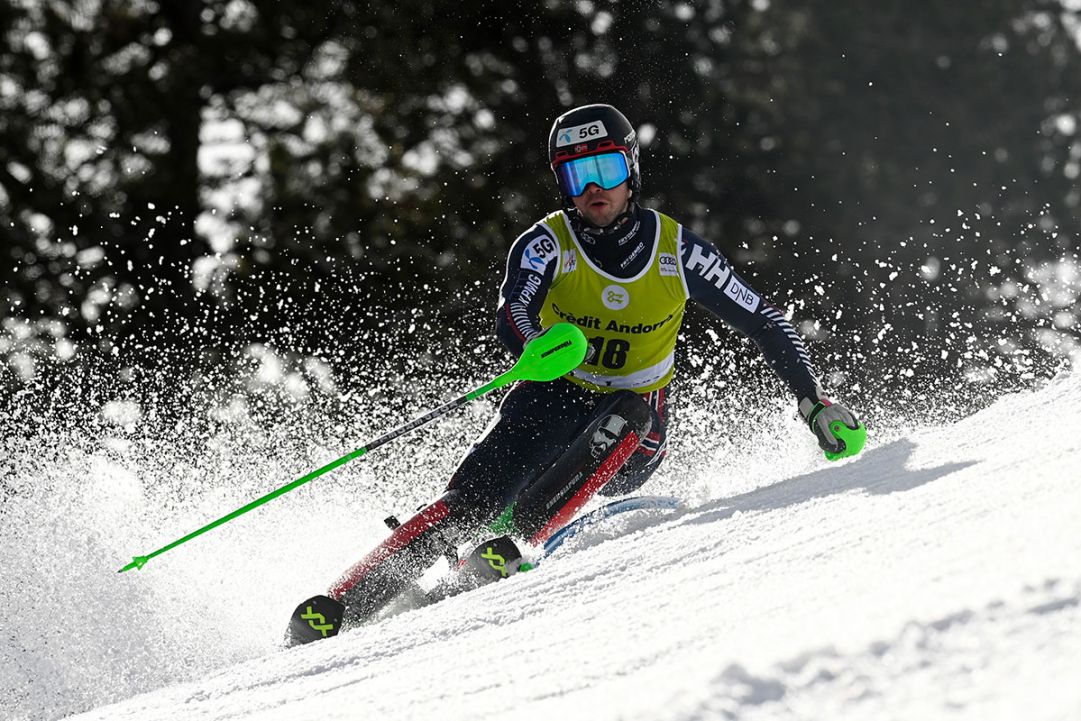 Offerta ricchissima di Voelkl per gli ski test racing: dallo Stelvio a Les Deux Alpes sino a Stubai e Hintertux