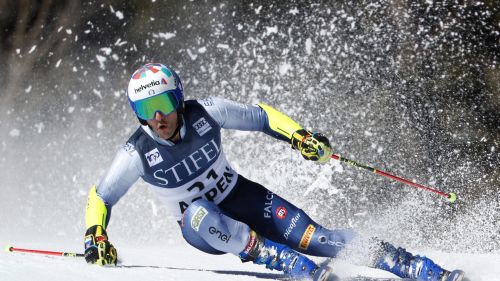 Salto con gli sci: Lovro Kos vola nel vento di Lahti, Kobayashi terzo accorcia nella generale