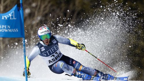 Salto con gli sci: Lovro Kos vola nel vento di Lahti, Kobayashi terzo accorcia nella generale