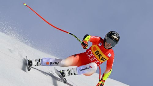 Salto con gli sci: Lovro Kos vola nel vento di Lahti, Kobayashi terzo accorcia nella generale