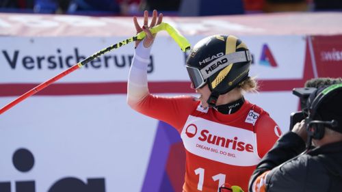 Salto con gli sci: Lovro Kos vola nel vento di Lahti, Kobayashi terzo accorcia nella generale