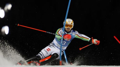 Sotto la pioggia di Schladming i numeri bassi fanno la differenza: guida Strasser, Vinatzer c'è!