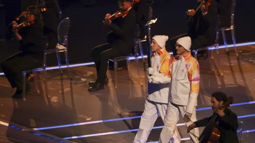Nel ricordo del Capitano: l'emozione unica di Franco Baresi con la fiamma olimpica a San Siro per aprire i Giochi