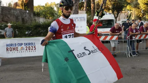La prima vittoria azzurra internazionale dopo l'addio a Franzoso è di Lele Becchis: splendida dedica all'ombra del Colosseo