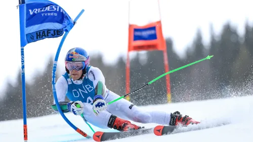 Clamoroso ad Hafjell, Odermatt out e Pinheiro Braathen, al comando del gigante delle finali, vede la coppa