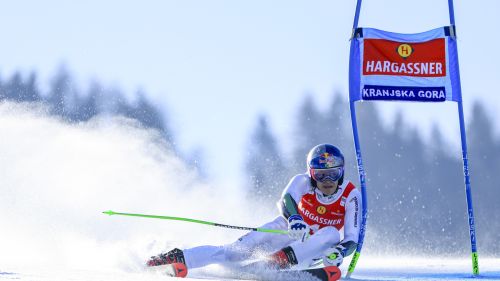 Pinheiro Braathen prova a riaprire la coppa di gigante: l'olimpionico comanda a K. Gora, Odermatt paga quasi un secondo