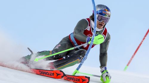 Lucas Pinheiro Braathen è un po' più vicino a fare la storia: 1^ manche splendida a Levi, inseguono Noel e Haugan