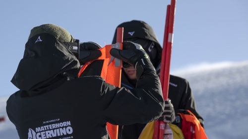 Marco Odermatt firma le nuove edizioni del casco POC da gara