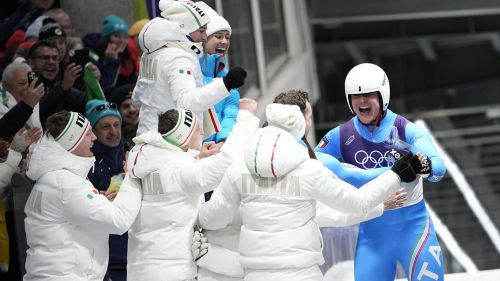 Quattro medaglie in cinque gare: lo slittino azzurro c'&egrave; sempre, &egrave; bronzo nella staffetta vinta dai tedeschi
