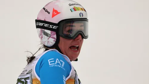 Il team azzurro rende omaggio alle vittime del dramma di Crans-Montana. Giovedì l'ultima prova: la startlist