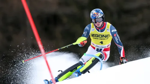 Gran Risa da slalom facile, sono tutti lì a metà gara con Noel al comando, ottima manche di Vinatzer